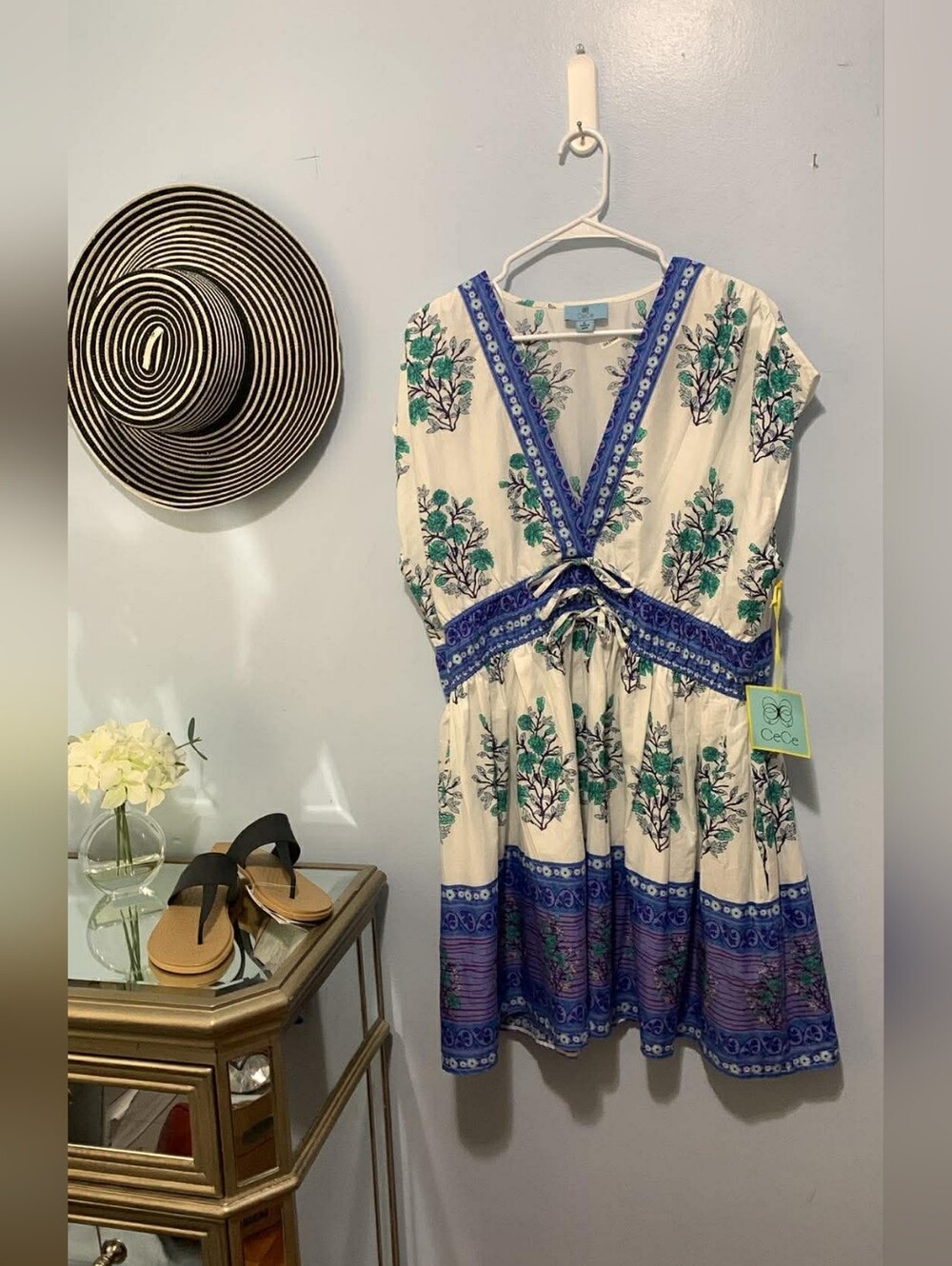Nwt Boho Floral V-Neck Tie-Waist Dress in Cream and Blue